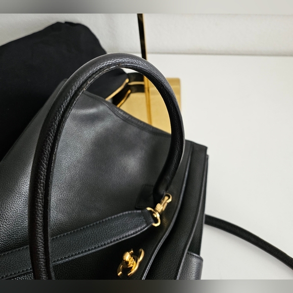 Chanel Black Caviar Tote With Strap & Removable Pouch - Picture 13 of 16